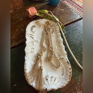 Gorgeous vintage gold tone lariat style necklace 38", rope tie knot with tassel